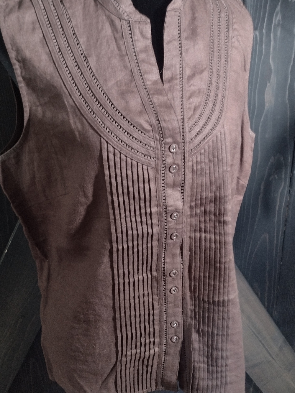Tweeds Sleeveless Pintuck Button-Front Top in Brown 100% Linen Size Large